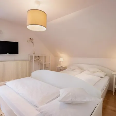 Ladka Apartment *