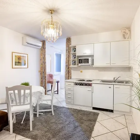 Apartment Ladka *