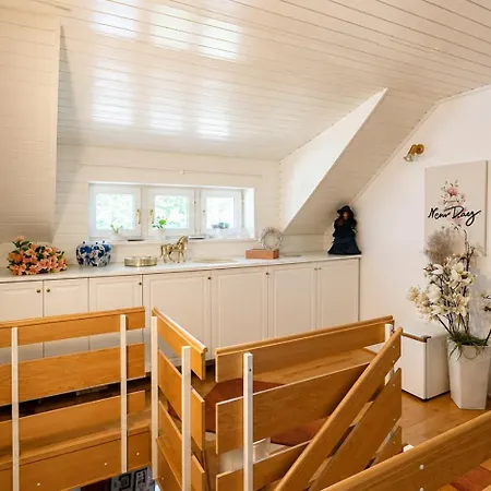 Ladka Apartment *