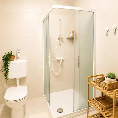 Ladka Apartment *